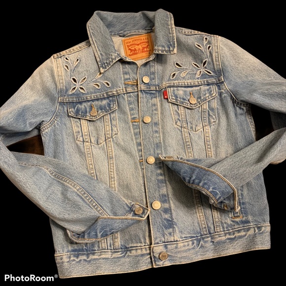 Levi's Jackets & Blazers - Levi denim jacket cutout medium